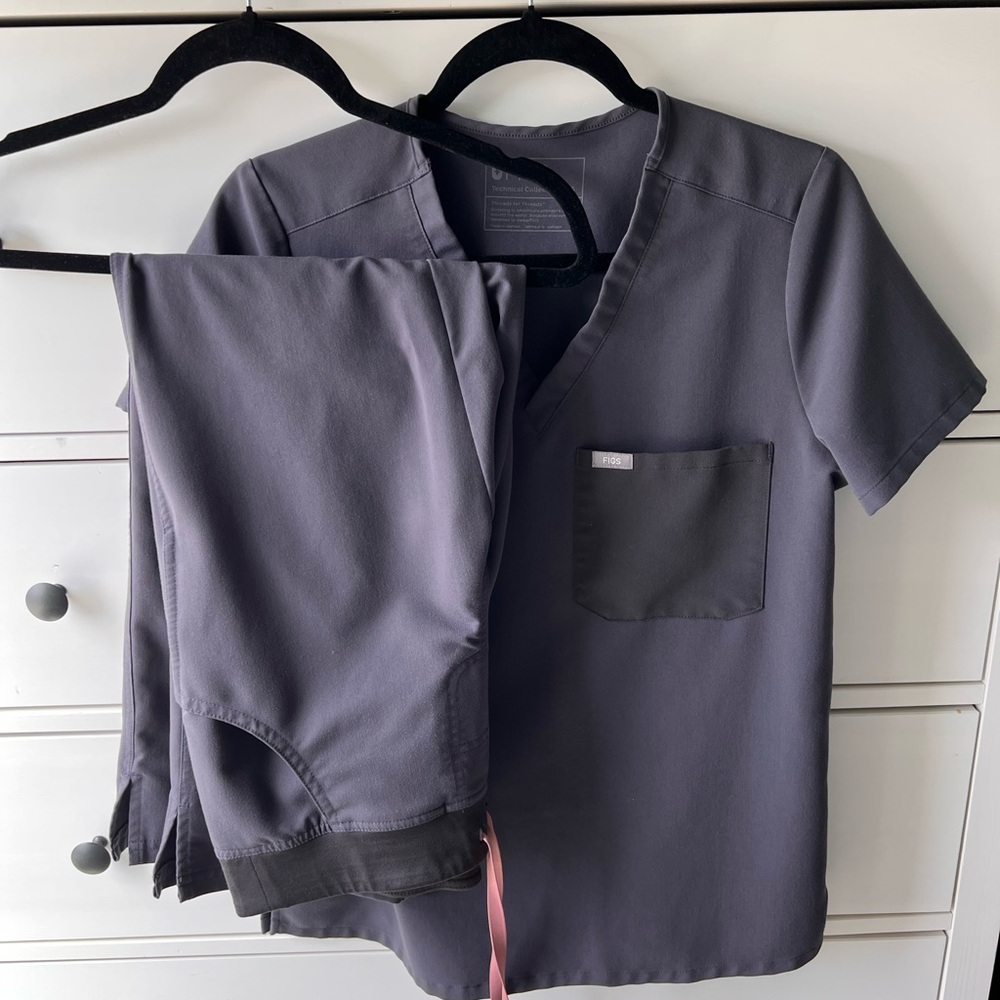 Figs Charcoal Scrub Set